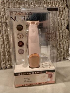 NEW Flawless Nu Razor - Rose Gold/Blush Women Grooming Shaver